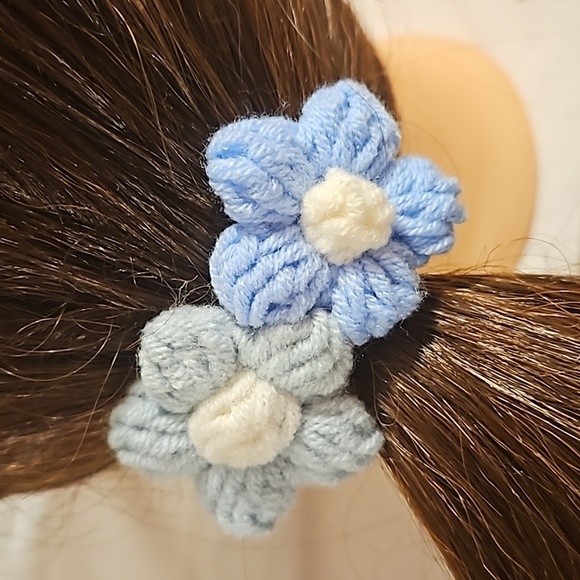 Hand Crafted TikTok Trend Hair Barrette Crocheted Puffy 2-Flowers Blue & White - Picture 14 of 17